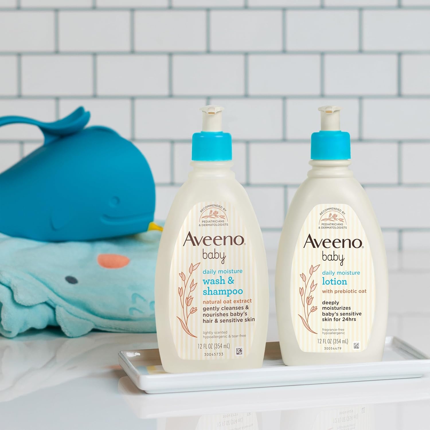 Aveeno Baby Daily Care Gift Set with Oat Extract & Prebiotic Oat, Contains Daily Moisturizing Body Lotion & Gentle 2-in-1 Baby Bath Wash & Shampoo, Hypoallergenic & Paraben-Free, Two Pack(Lightly Scented)